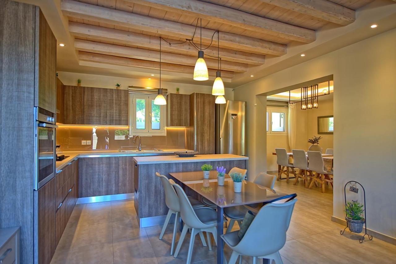 Luxury Matzourana By Posarellivillas Gardeládes
