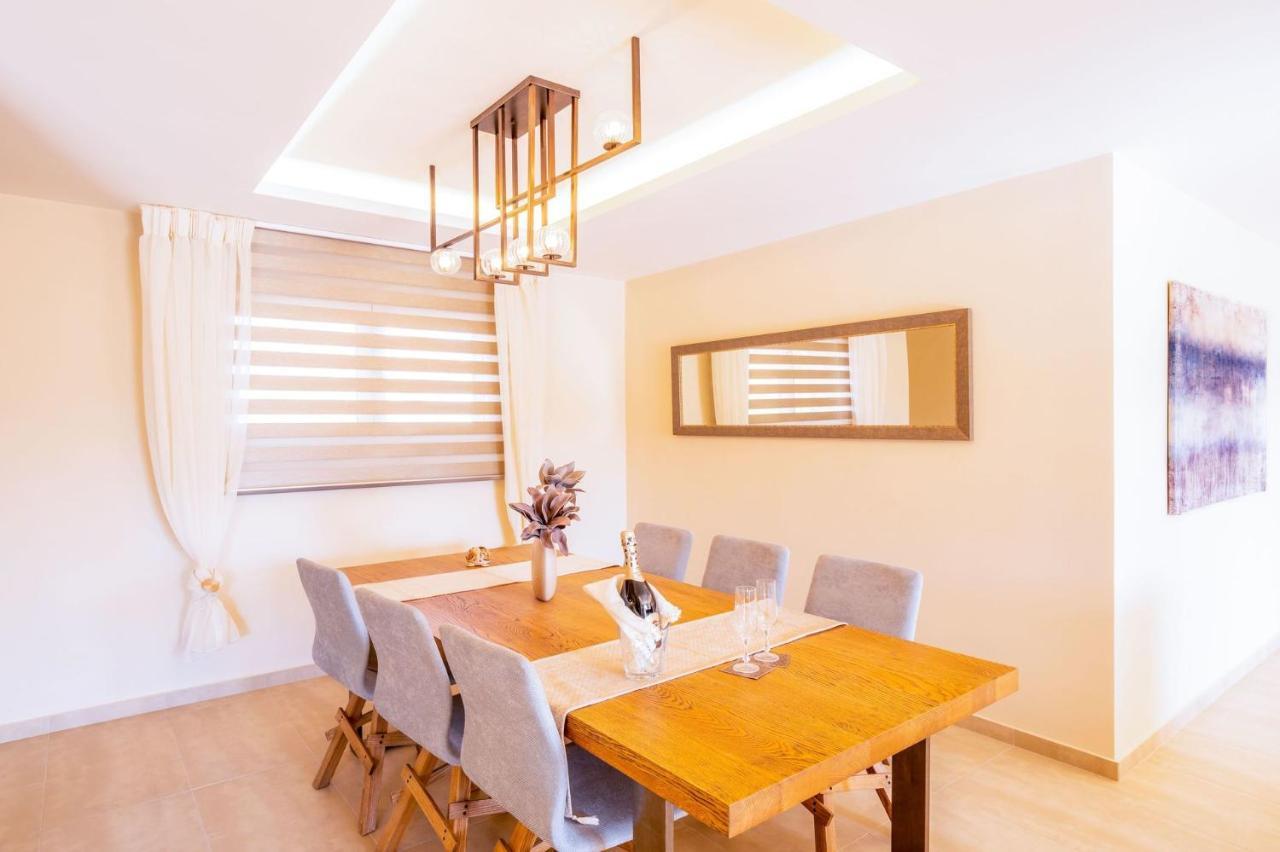 Vilă Luxury Matzourana By Posarellivillas Gardeládes